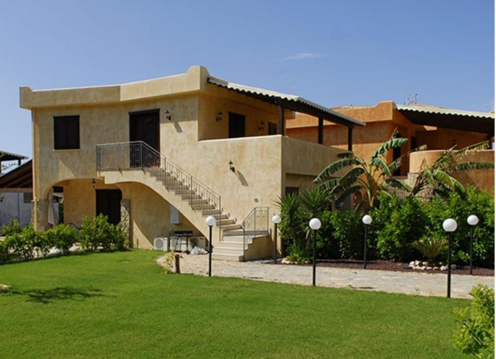 Home La Palmetta Campofelice Di Roccella Dış mekan fotoğraf